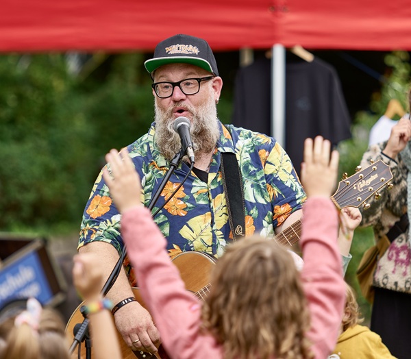 KrAWAllo - Wir sind schön und gut und richtig, wie wir sind“